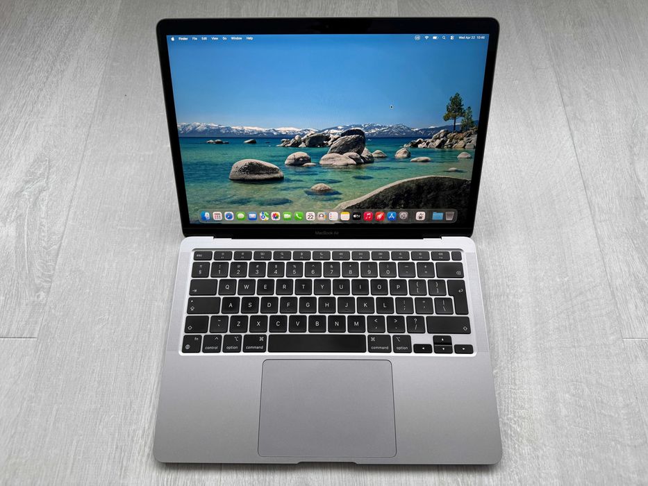 Laptop MacBook Air 13" M1 256GB + husa Thule