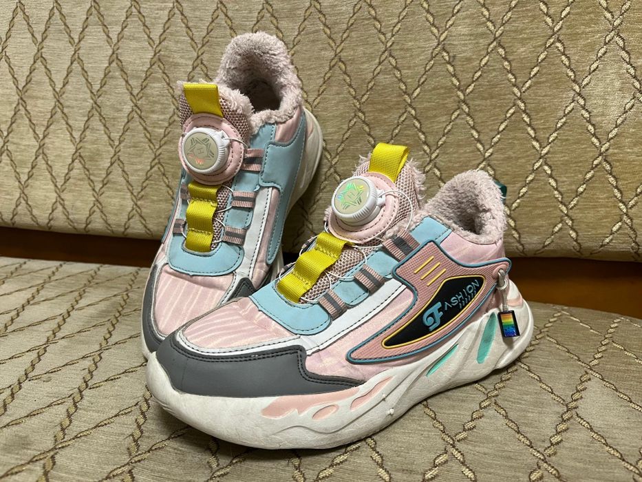 Детские кроссовки