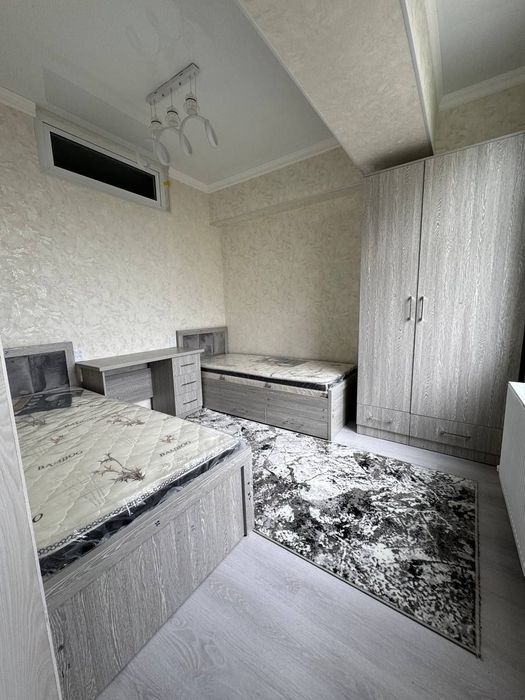 Шахар марказида жойлашган 3 хонали килинган квартира ижарага берилади