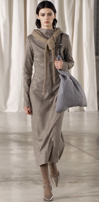 Продам платье Zara шерстяное