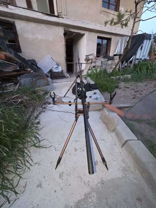 Употребявани Спод въдица, сет шаранджийски въдици , шаранджийска стойка, челник и спод станция