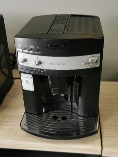 Oferta!!! Aparat cafea DeLonghi Magnifica ( Utilizat )