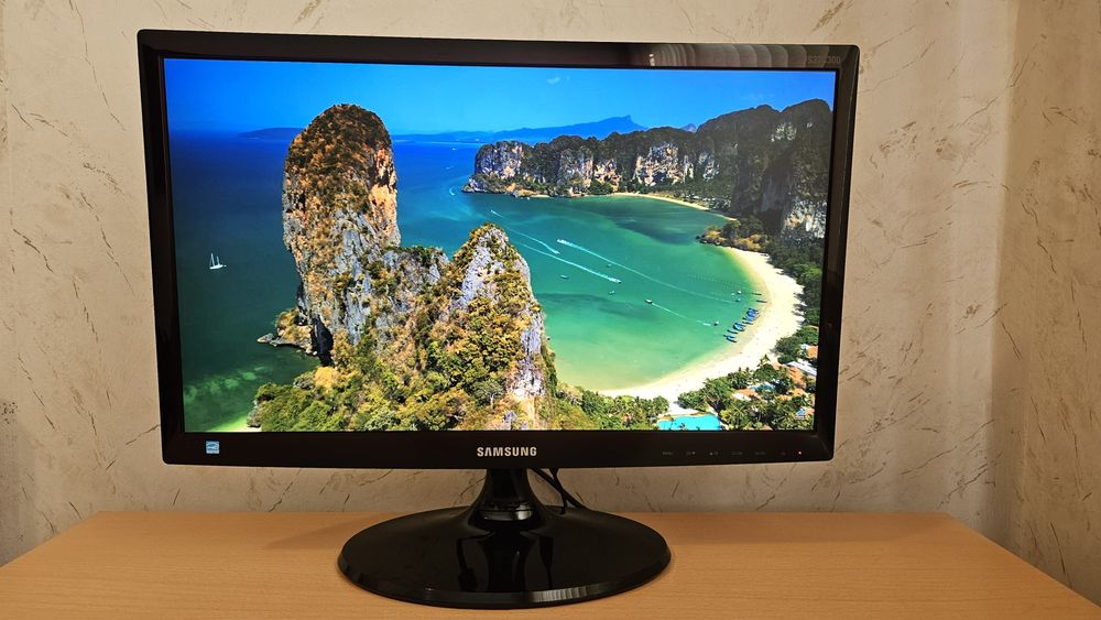 Монитор 22" Samsung S22C300H (Full HD, HDMI) – Без никакви забележки!