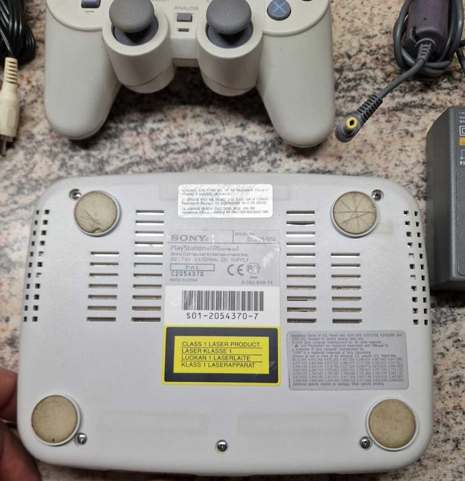 două console funcționale, PS ONE și PS 2 PlayStation