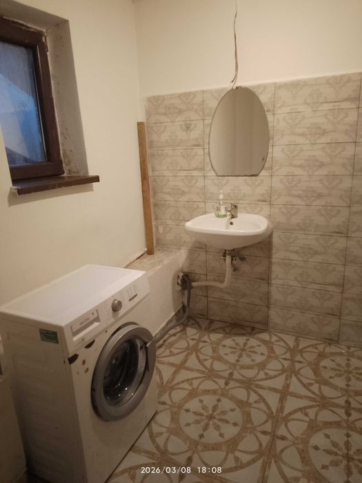 Închiriez garsonieră la casa