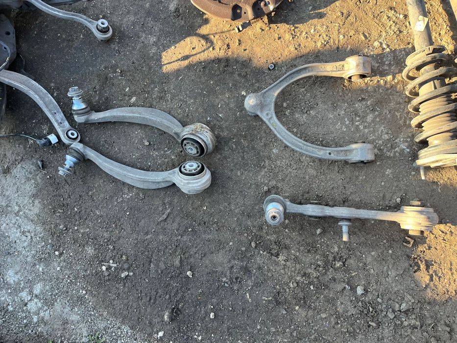 Окачване Mercedes W205 Предни шенкели кокали зад. полуоски амортисьори