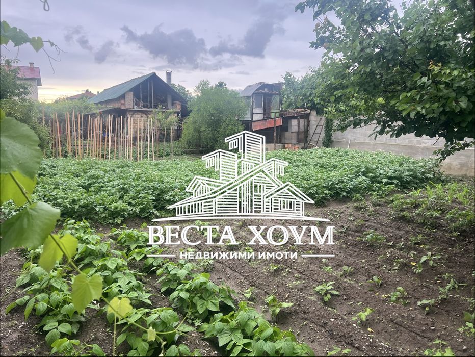 Двуетажна къща в гр. Крън