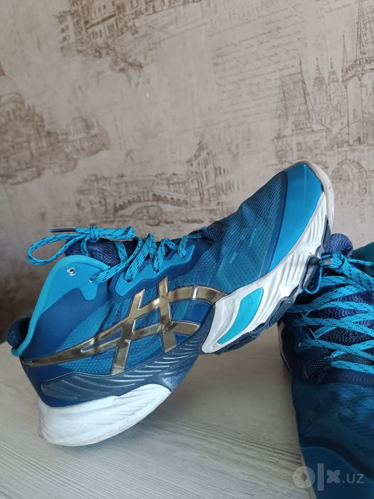 Оригинальные кроссы ASICS