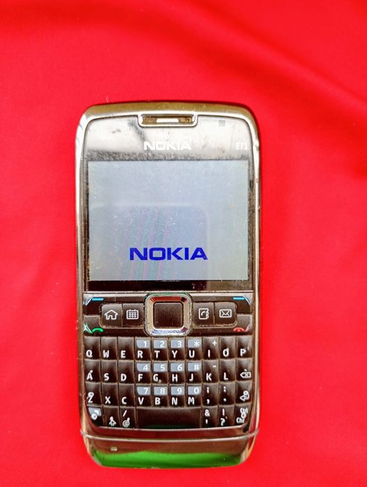 Nokia E71   ( decodat,urme de uzură)