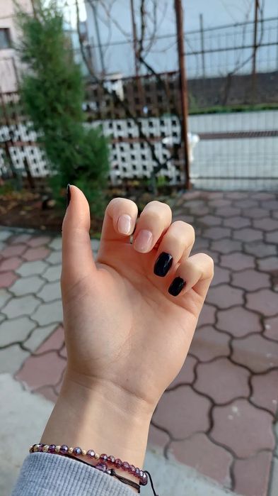 Manichiura cu oja semipermanenta