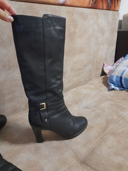 Продам кожанные сапоги