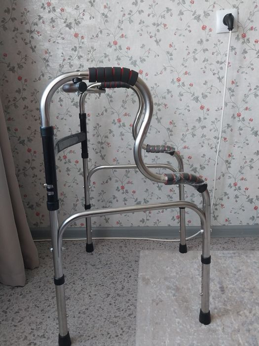 Продам ходунки новые