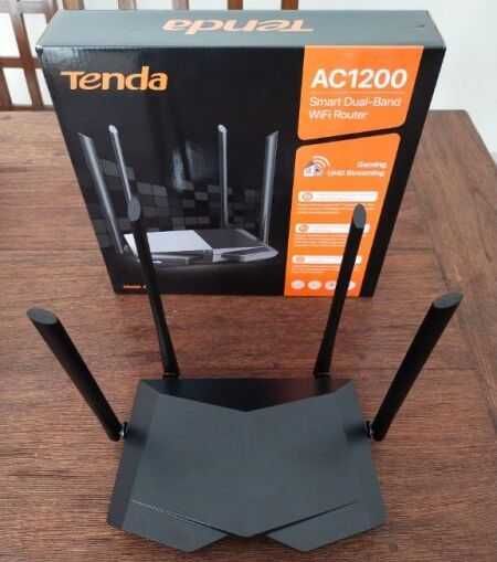 Нов безжичен Smart двубандов рутер Tenda AC6 v5.0 AC1200 с 4 антени