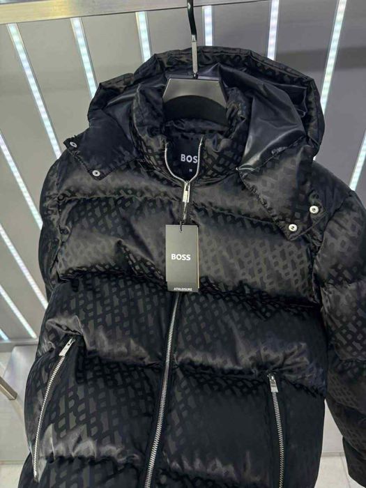 Geaca Hugo Boss marimea L Xl Xxl