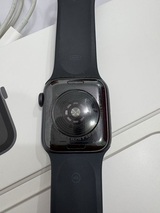 продам часы apple watch se 50000тг
