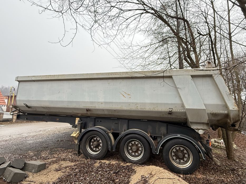 Semiremorci basculabile Carnehl si Fliegl