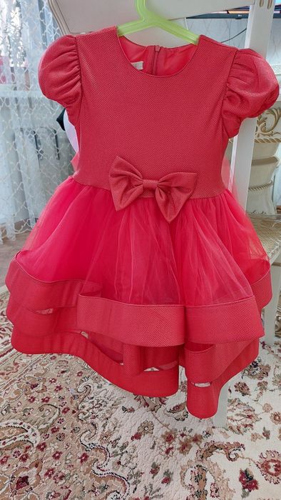Нарядное платье на девочку 4-5лет