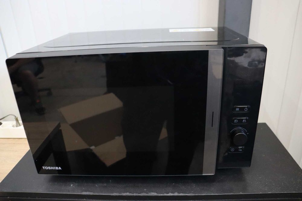 Микровълнова фурна Toshiba MV-AM20T 20л, 800W, 12 автоматични програми