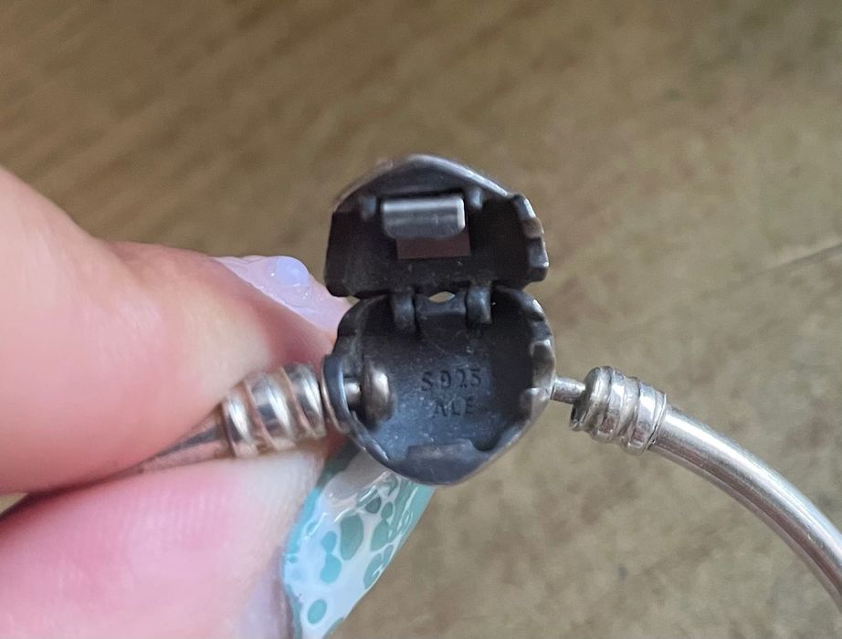 Оригинална гривна Pandora, със сертификат