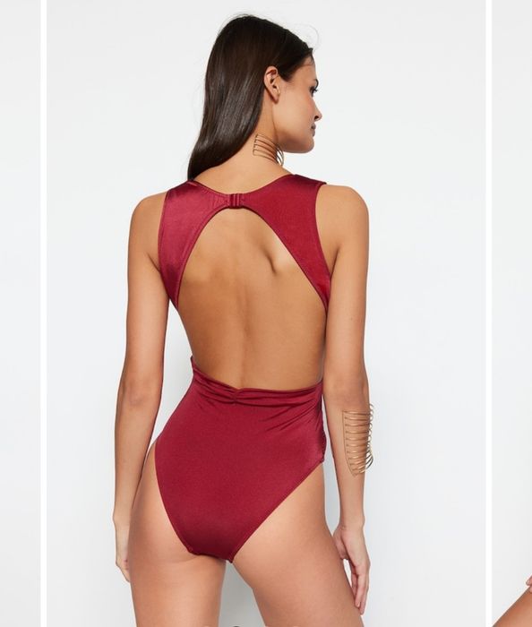 Costum de baie întreg cu decolteu cache- coeur