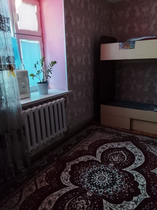 Көп қабатты үйден үй сатылады 1 этаж