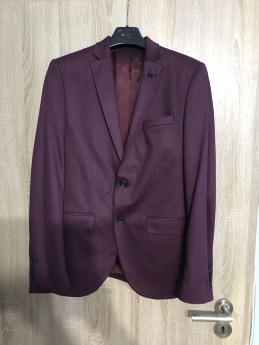 Мъжки костюм на марката Парушев и Теодор