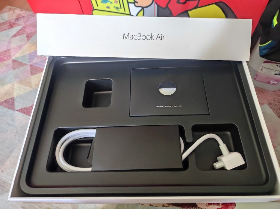 Macbook Air 13 A1466 i5 8 gbRam 128 gbRom 304 CICLURI ca NOU StareBuna