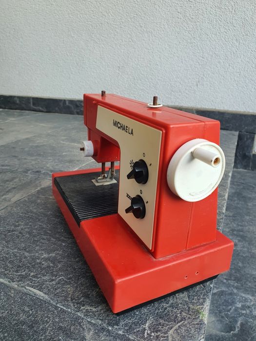 Стара шевна машина Michaela