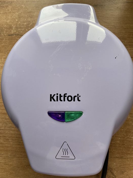 Вафельница Kitfort (сердечки)