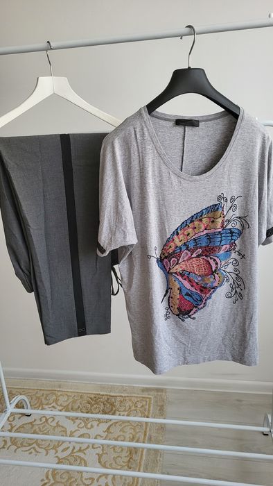 Платья и костюмы