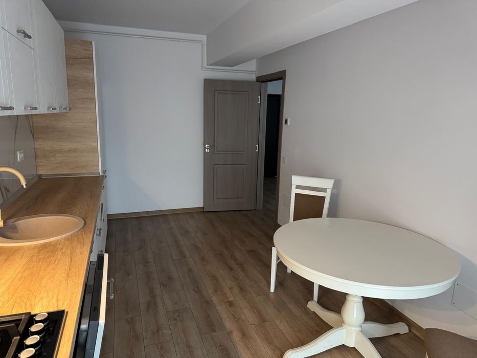 Persoana fizica inchiriez garsoniera spatioasa in complexul Fiald.