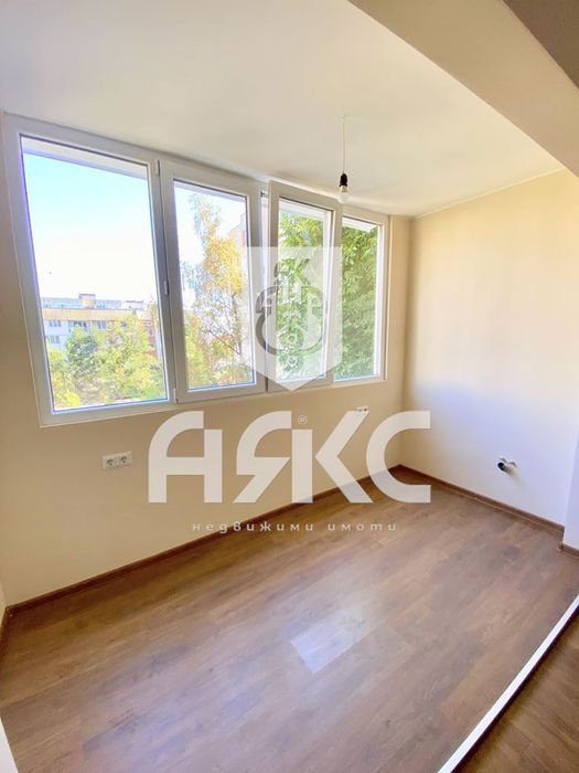 Двустаен апартамент в кв. Обеля 2