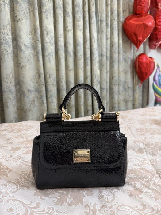 Дамска лачена чанта