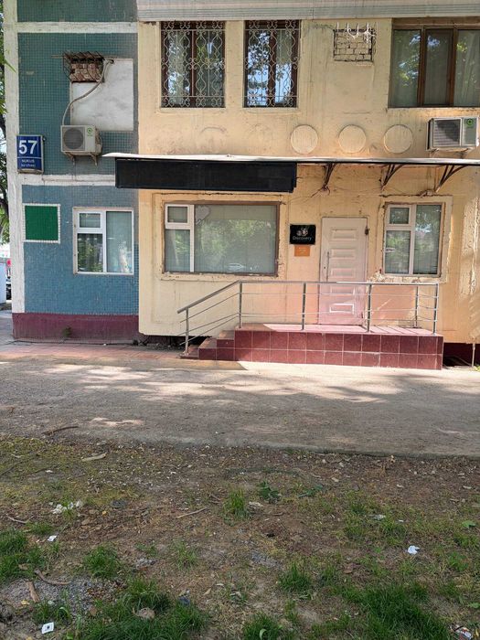 Сдается в аренду трехкомнатный офис на Нукусской, 57