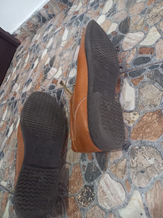 Pantofi din piele marca Vapiano nr 44 stare perfecta