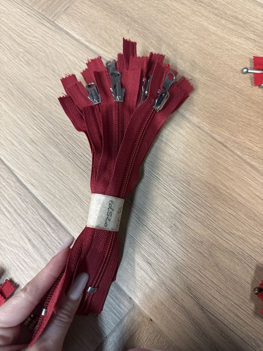 Fermoare de 18 cm visinii