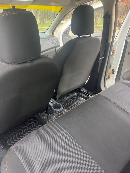 Vând firma taxi cu mașina Dacia logan ,motor 1.0 l , gaz omologat 2020