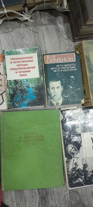 Книги примерно 450 шт