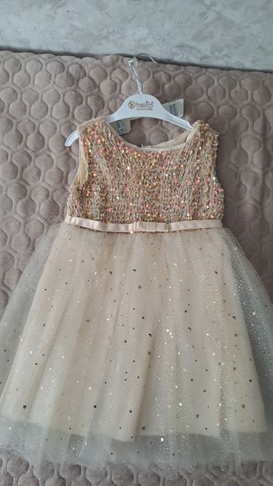 Продам платья на девочку