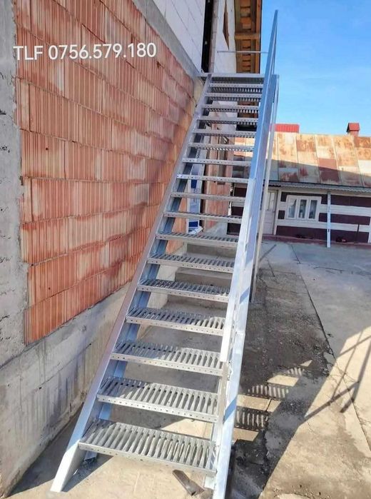 scari metalice zinacate
