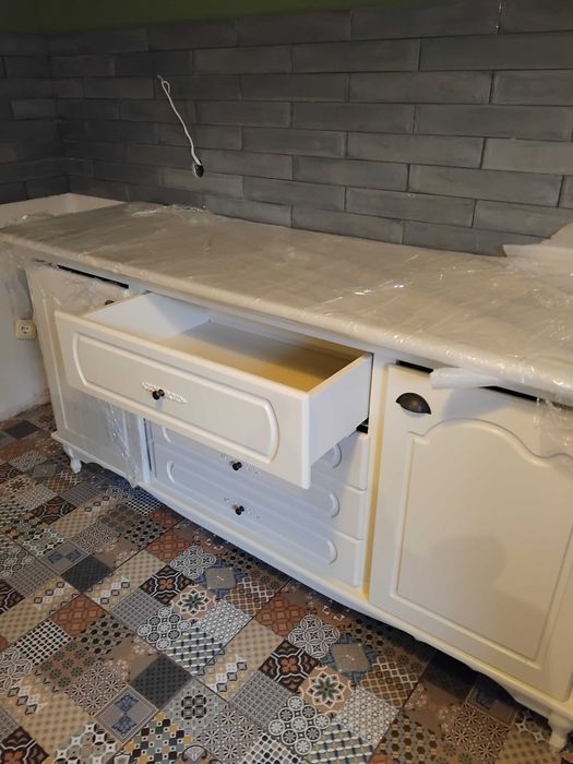 Продава Салонен бюфет