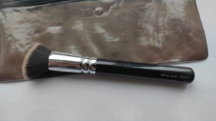 Профессиональная кисть для тона zoeva