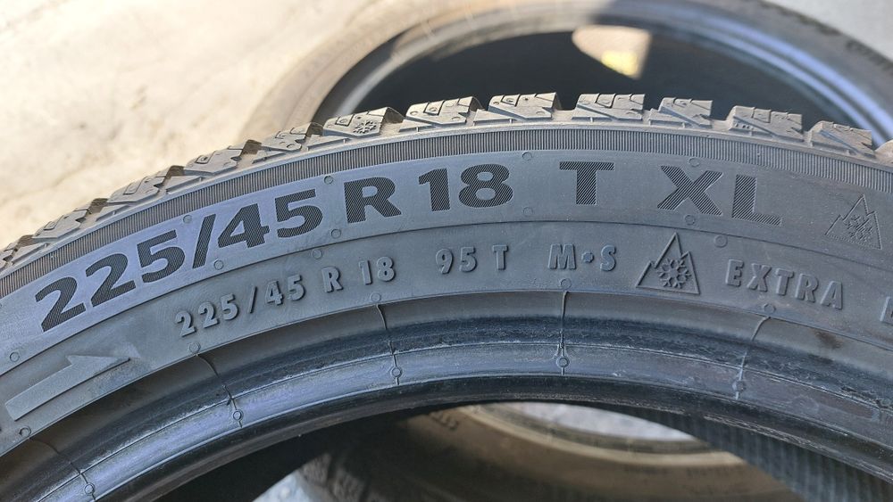 Зимни гуми 225/45/18 Continental Viking Contact 7 2 броя