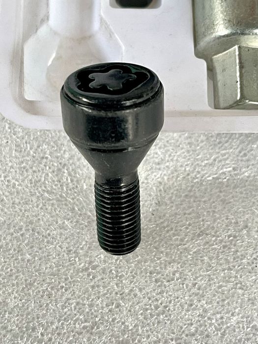 Секретные болты (гайки) BMW E34 E38 E38 E36 E46 БМВ е34 е39 е38 е36