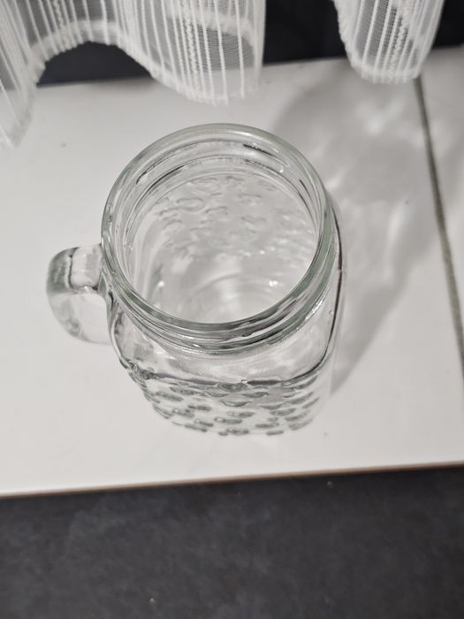 Vabd cana din sticlă groasă cu capac și pai.