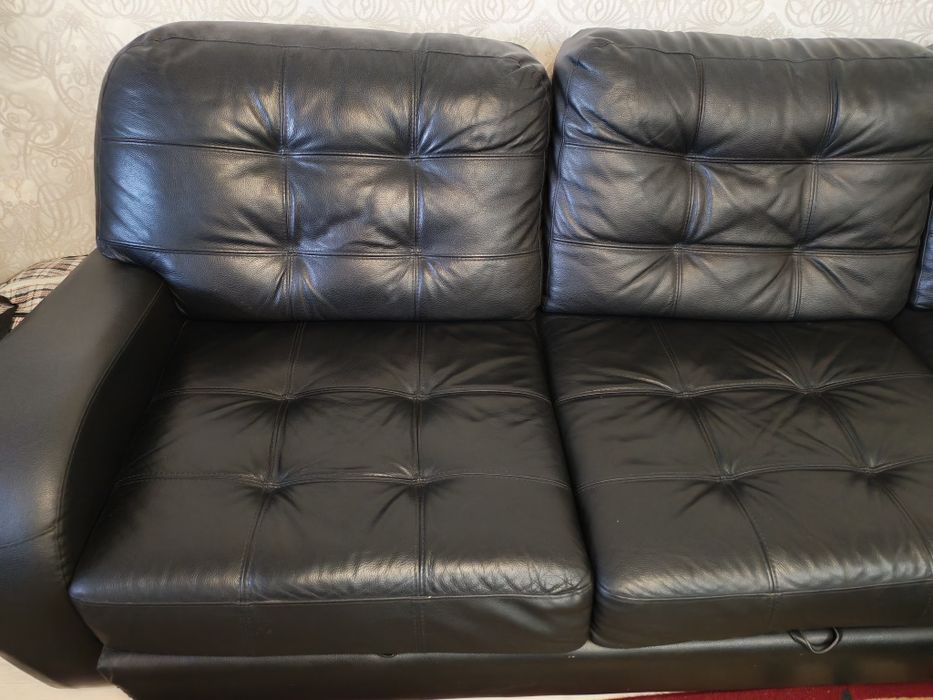 Срочно продам диван кожаный