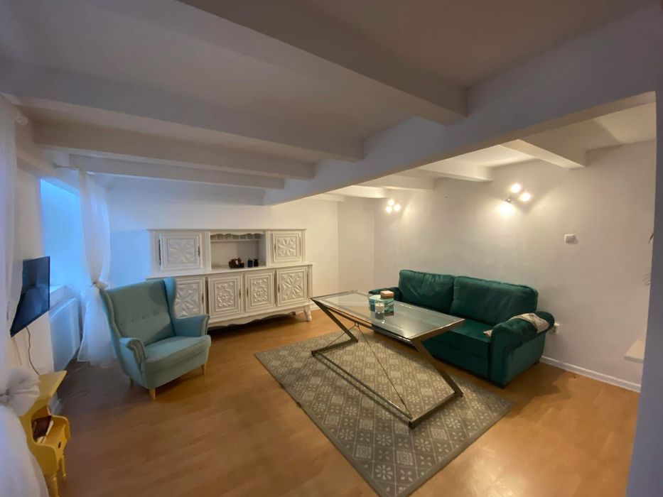 Închiriez apartament central