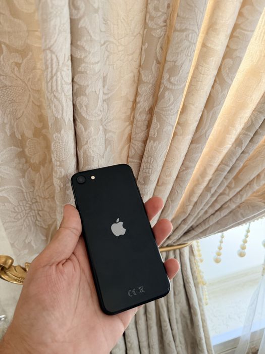 iPhone SE 2020 64Gb - В отличном состоянии