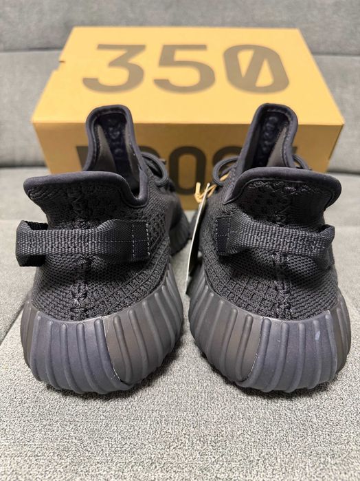 Yeezy Boost 350v2 Onyx
