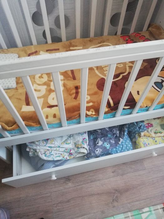 Детская кровать с маятником